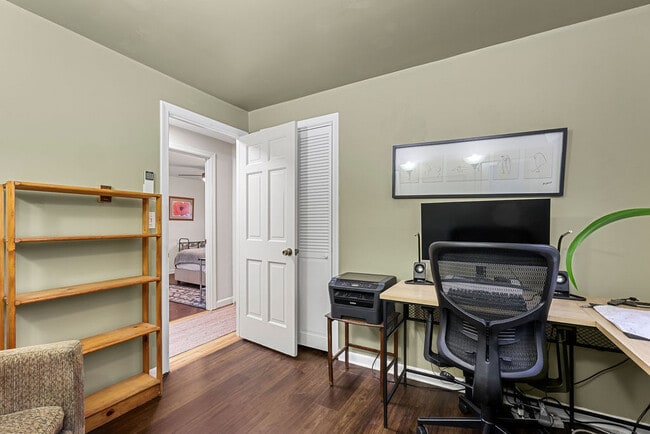 Building Photo - 9 Blue Bird Rd