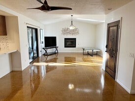 Building Photo - 43550 Carmel Cir