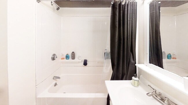 Building Photo - 76 E Brookline St