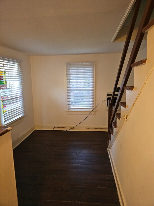 Building Photo - Charming 1BR in the Heart of Charleston — 46½ Vanderhorst Street Unit A