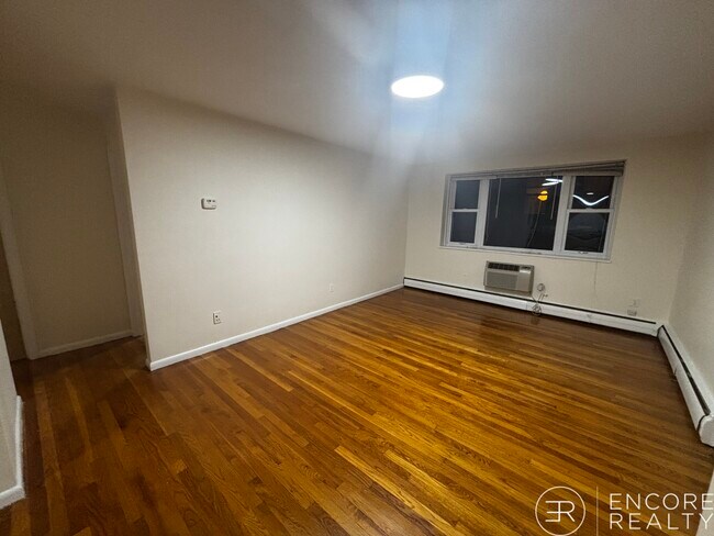 Building Photo - 110 Babcock St