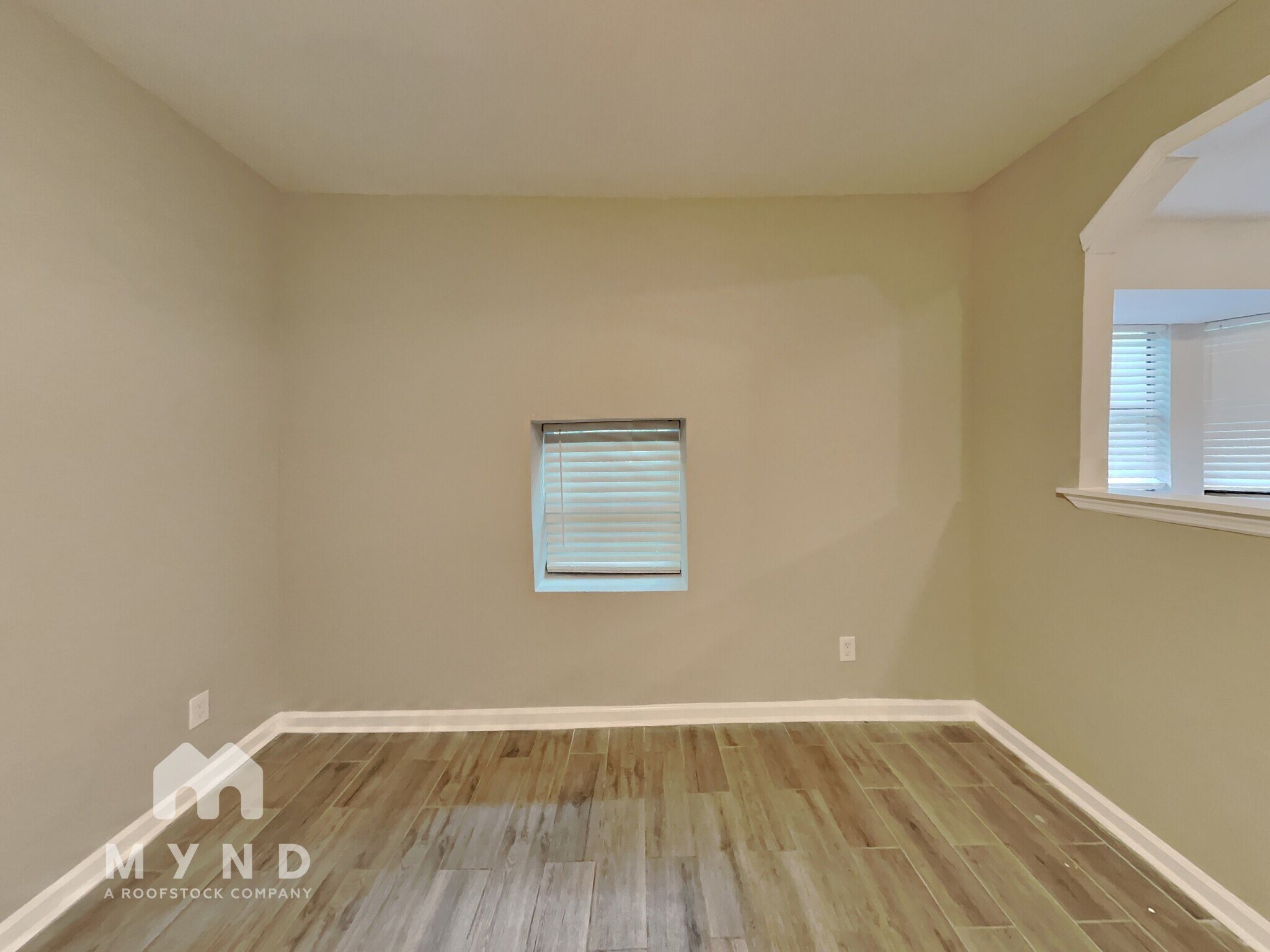 Building Photo - 467 Camelot Pkwy