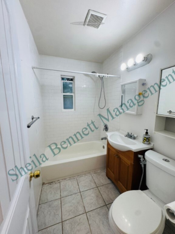 Building Photo - 7371 Hyatt St