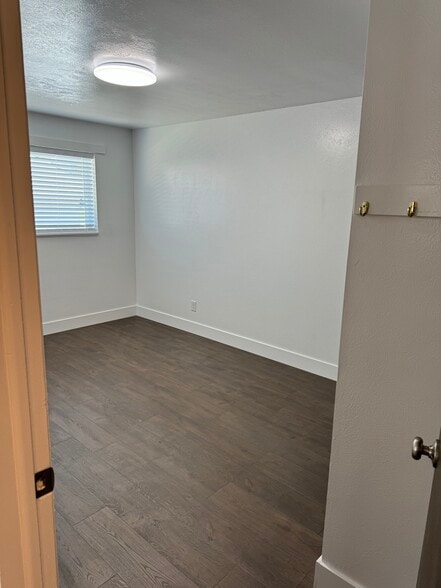 Building Photo - 78 W 990 S