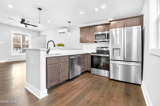 Building Photo - 103 E High St