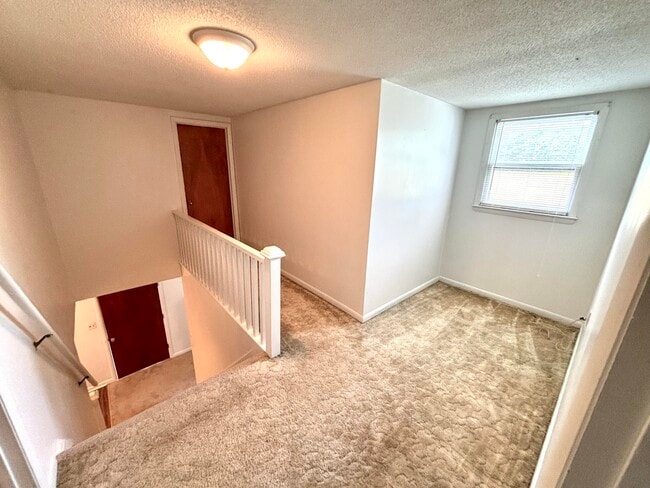 Building Photo - 1405 Webb Ridge Rd