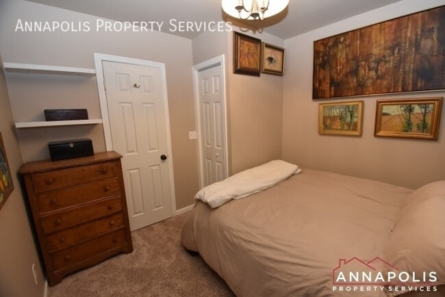 Building Photo - 16 Elm Rd