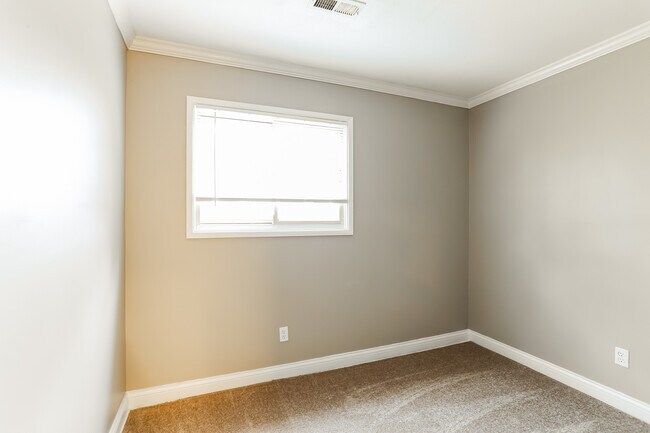 Building Photo - 5336 Mapleridge Dr