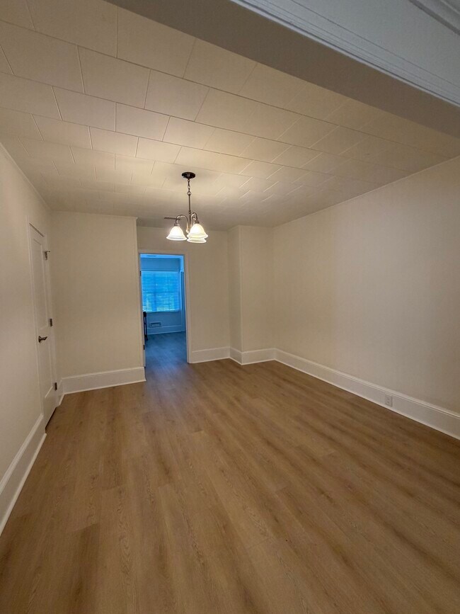 Building Photo - 305 12th Ave