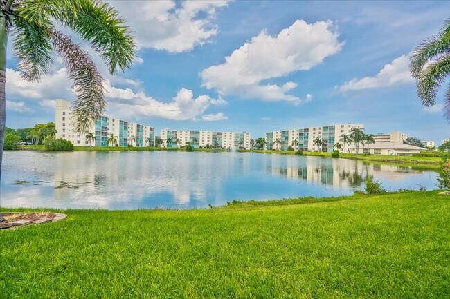 Building Photo - Meadowbrook Lakes View East Condominiums - Dania Beach