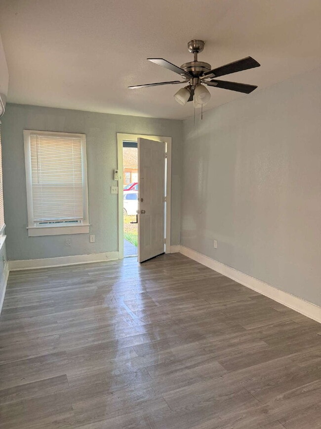 Building Photo - 914 Clower-2