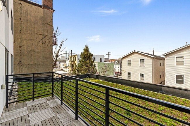 Building Photo - 391 Palisade Ave