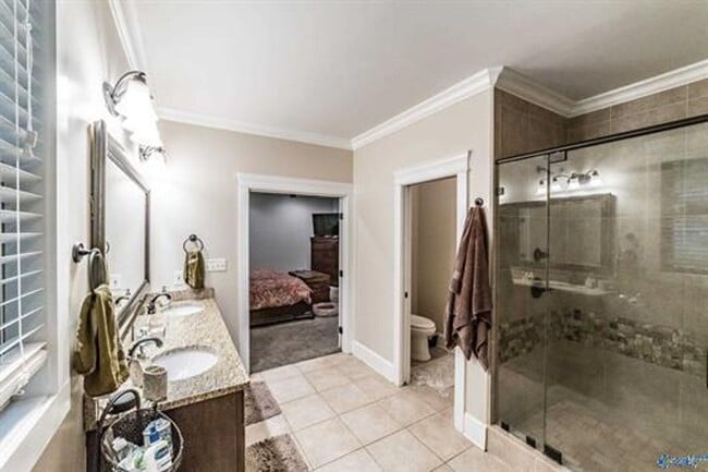 Building Photo - 1716 NE Wellman Ave