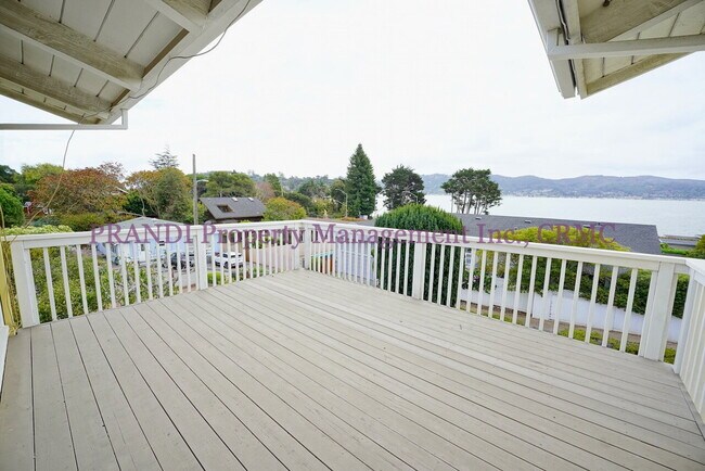 Building Photo - Bright and Inviting 4BR Home Minutes from ...