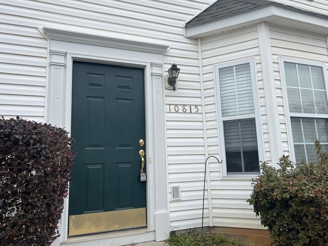Building Photo - Renovated 3 Bed | 2.5 Bath Townhouse in No...