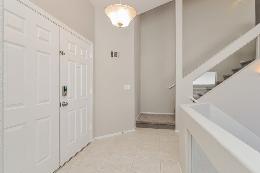 Building Photo - 740 Cam La Paz