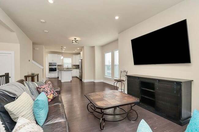 Building Photo - Stunning 3BD/3.5BA End Unit w/ City Views!