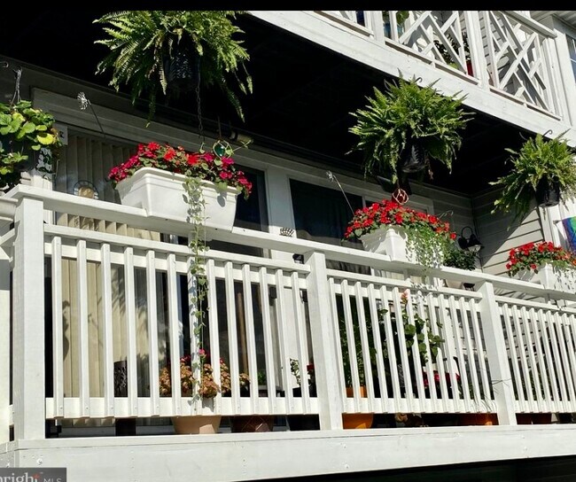 Building Photo - 6 Sequoia Ct