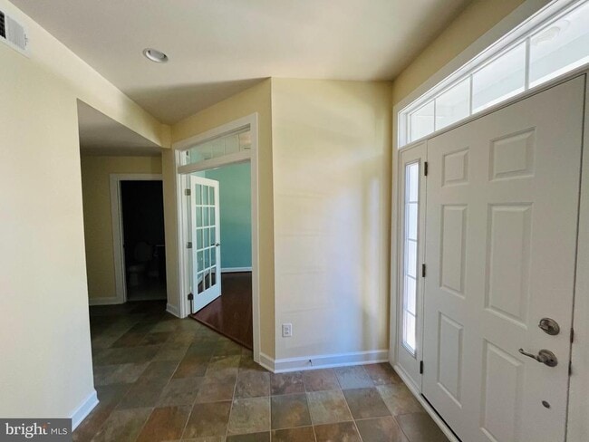 Building Photo - 3152 Yeager Dr