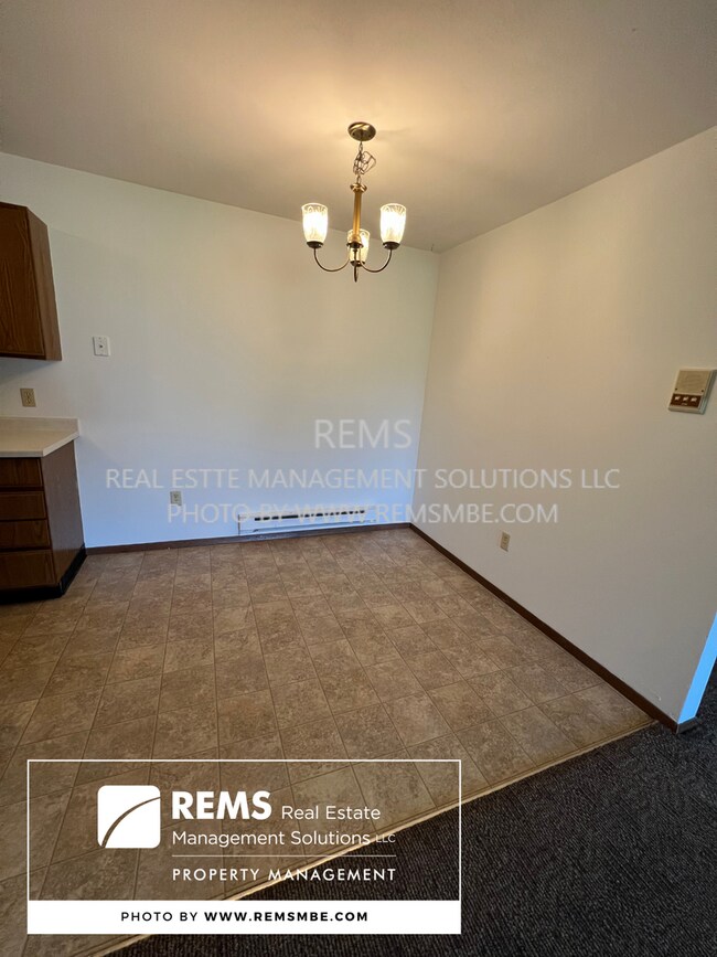 Building Photo - 564 E Slifer St