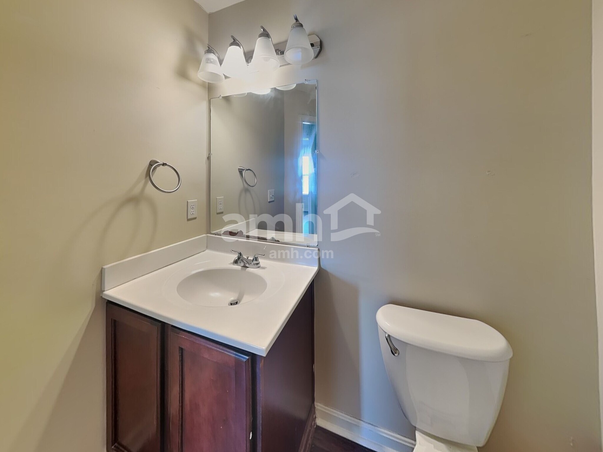 Building Photo - 924 Fresno St