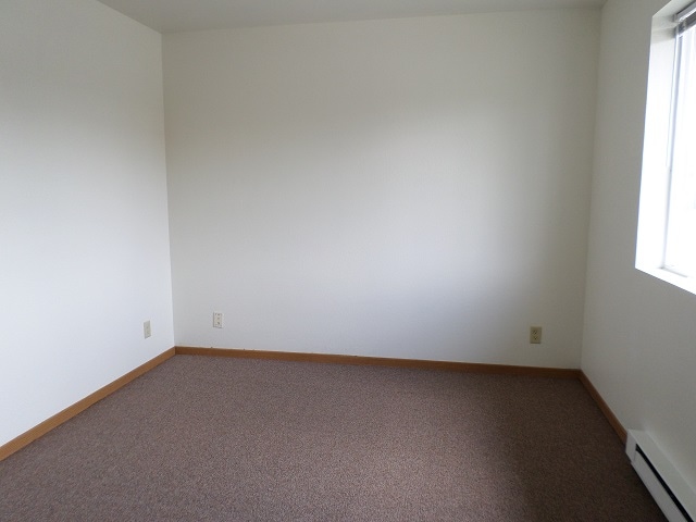 Building Photo - 560 Main St