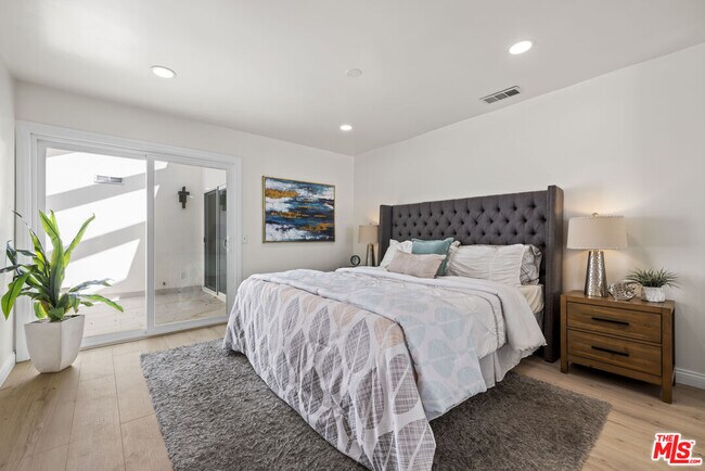 Building Photo - 13 Pepper Ct