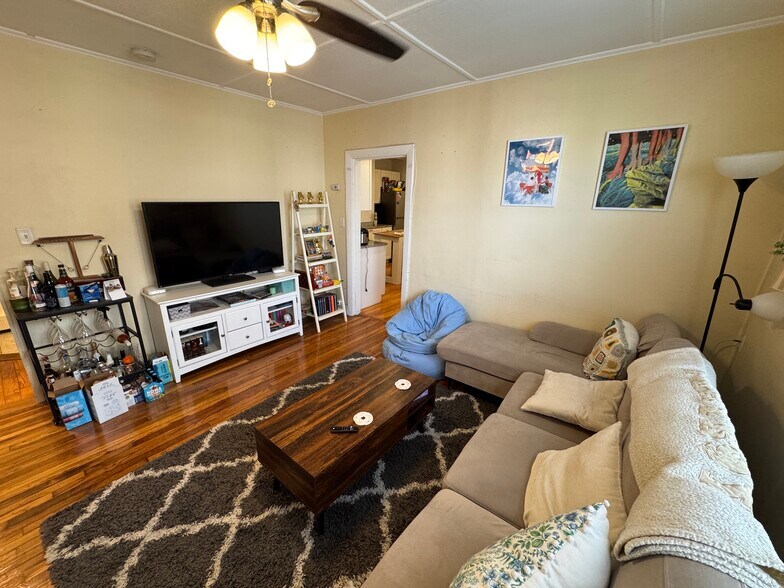 Building Photo - 41 Cross St