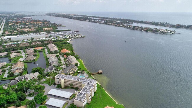 Building Photo - 8200 Lakeshore Dr