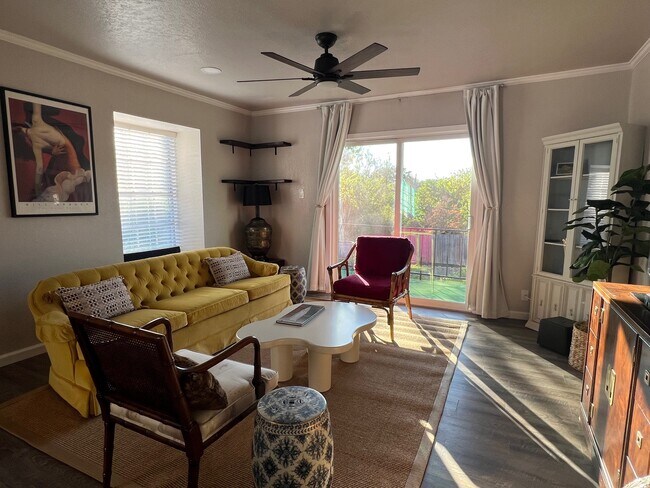 Building Photo - 168 Barilla Pl