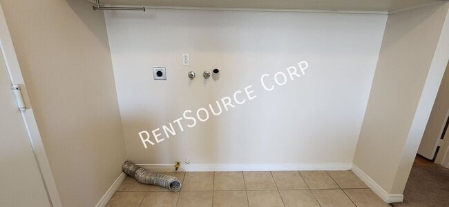 Building Photo - 42000 Blueflax Ave