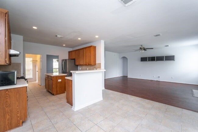 Building Photo - 2322 Cool Springs Ln