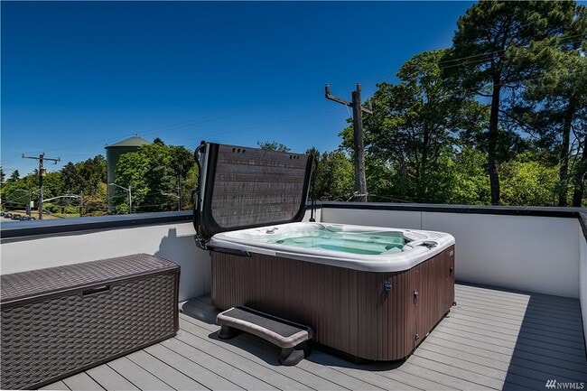 Building Photo - 5201 Phinney Ave N