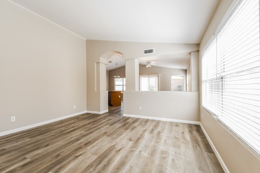 Building Photo - 3034 W Melinda Ln