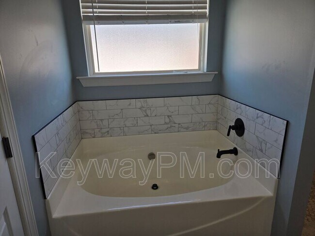 Building Photo - 999 Watermark Dr