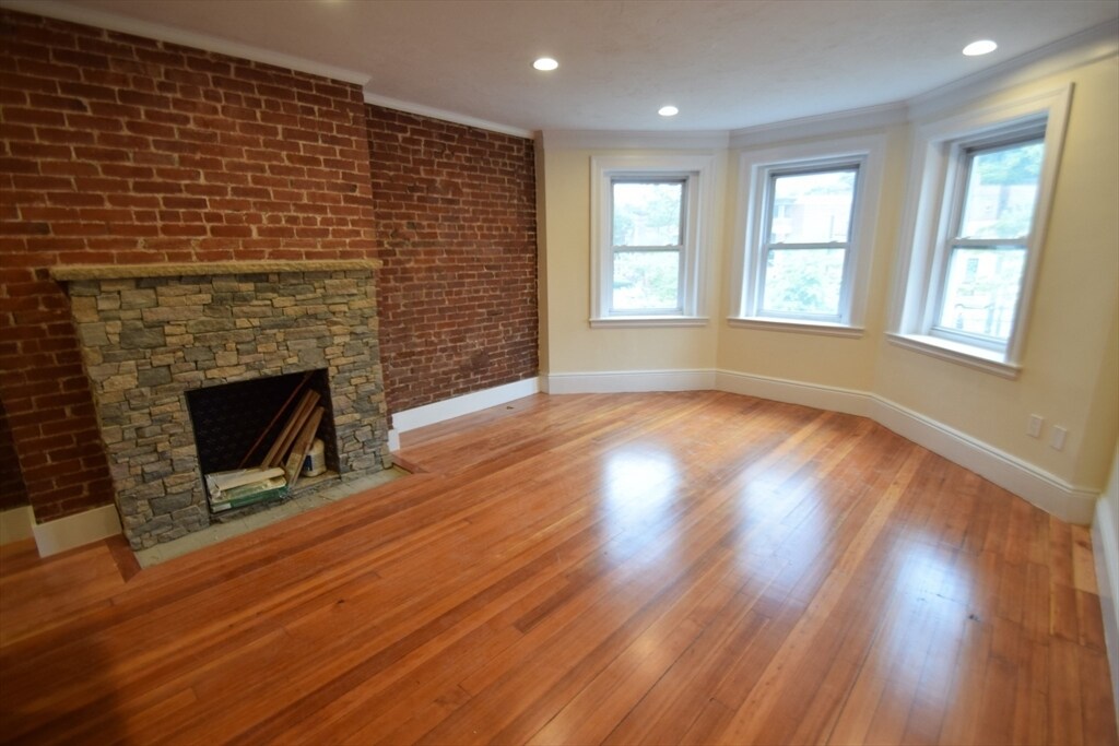 Building Photo - 1619 Beacon St