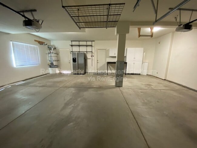 Building Photo - 2927 E Solar Ave