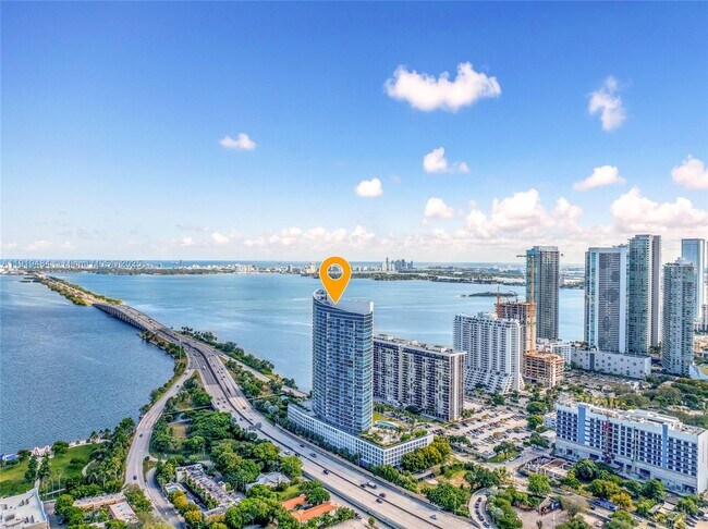 Building Photo - 601 NE 36th St