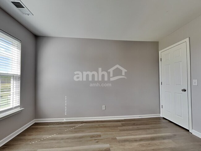 Building Photo - 201 Heritage Pky