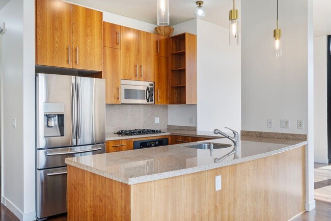 Building Photo - Park Place - 1 bed/1.5 bath/bonus room - P...