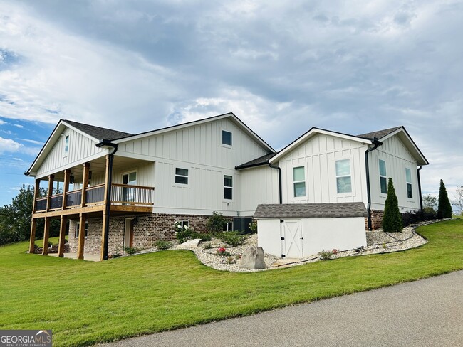 Building Photo - 425 Smokey Rd