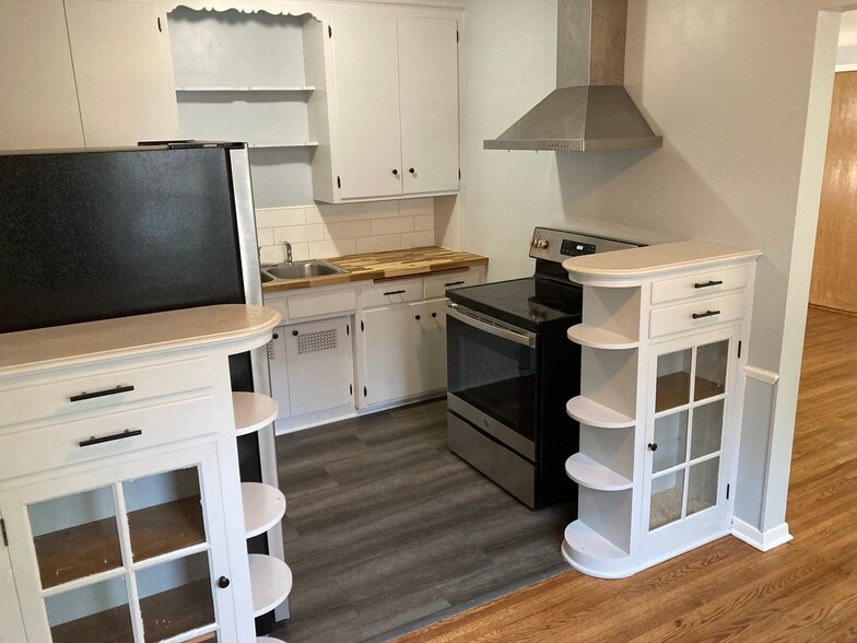 Kitchen - 5834 Lyndale Ave S