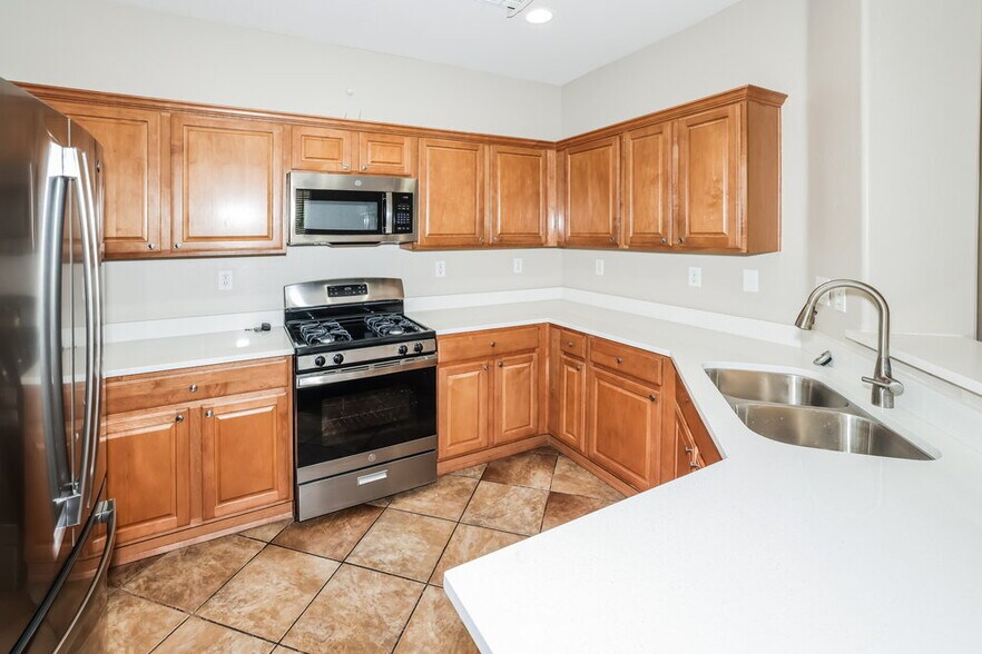 Building Photo - 40810 N Hudson Ct
