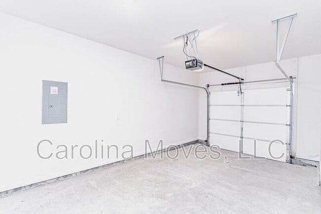 Building Photo - 221 Stone Fruit Ct