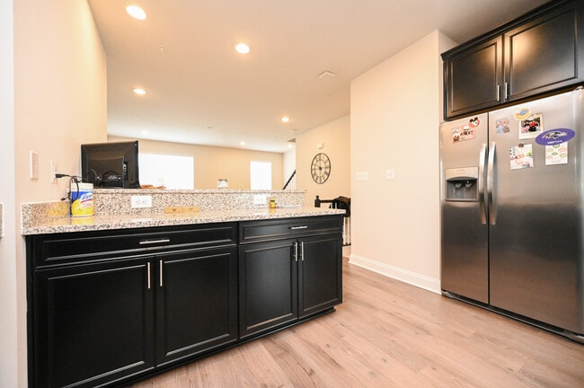 Building Photo - 522 Calvert Way