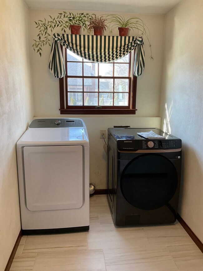 Building Photo - 2903 Lake Lorraine Cove