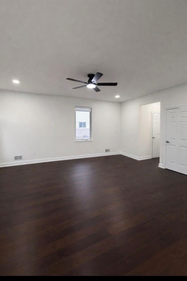 Building Photo - 2417 Harding Ave