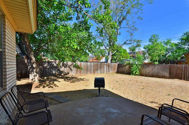 Building Photo - 2810 Arrowhead Dr