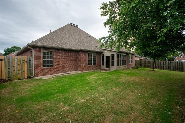 Building Photo - 3402 SW Crosswinds Blvd