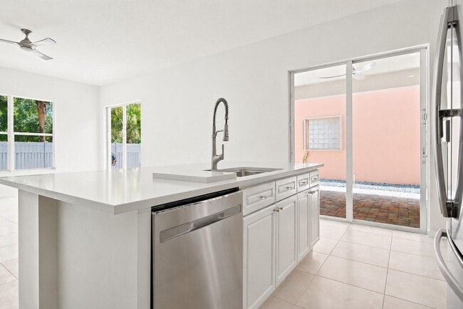 Building Photo - 207 Isle Verde Way